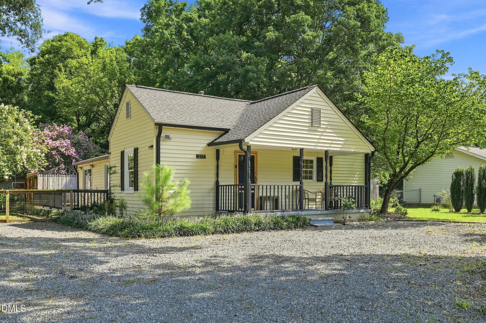 Property Photo: 913 N Park Avenue NC 27217