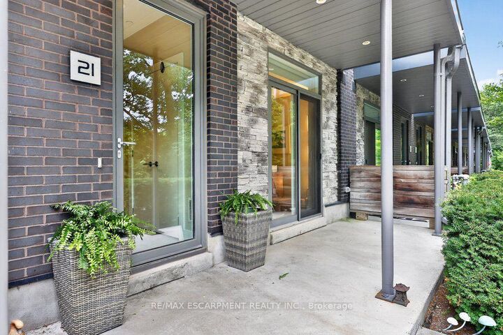 Property Photo: 21 Godfreys Lane ON L5H 2T1