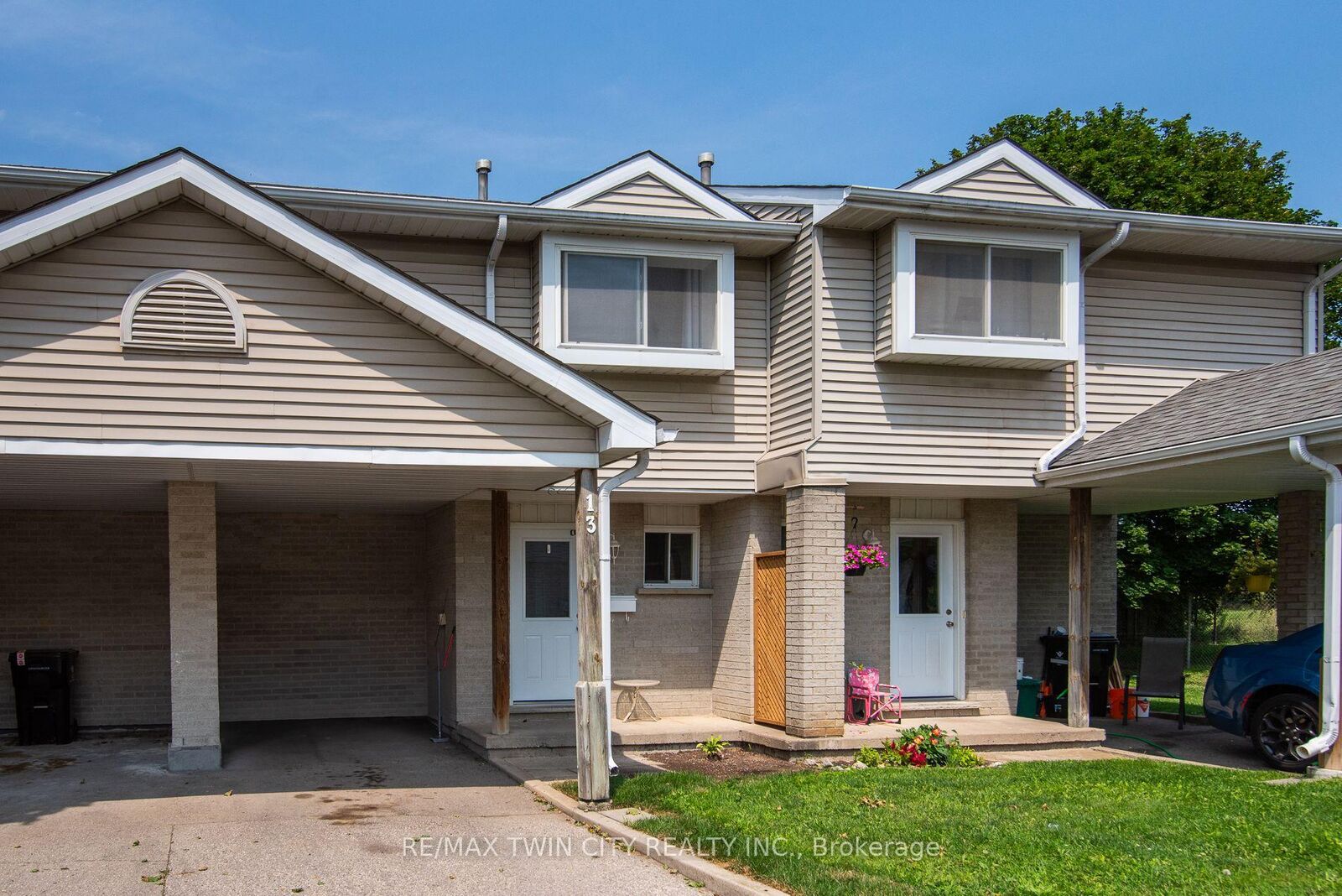 Property Photo: 125 Sekura Crescent 13 ON N1R 8B4