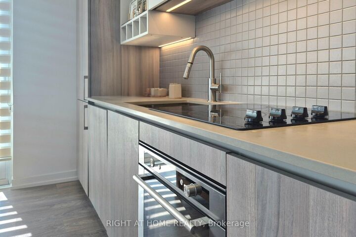 Property Photo: 950 Portage Parkway 3509 ON L4K 0J7