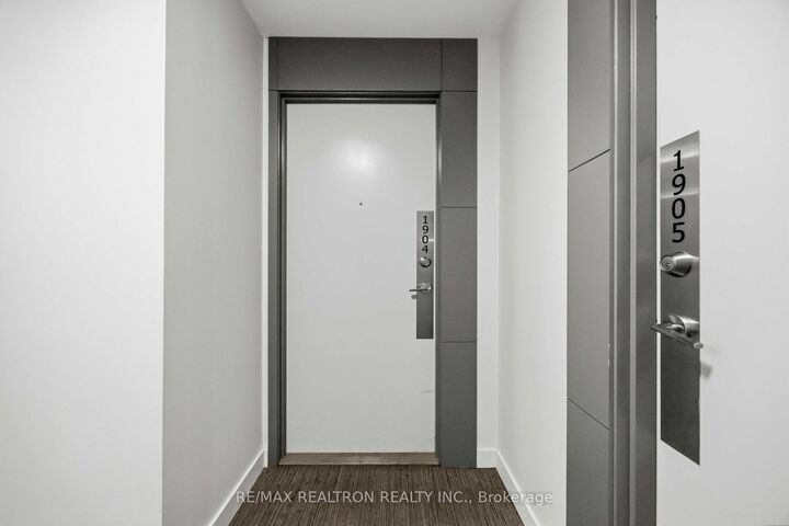 Property Photo: 55 Oneida Crescent 1904 ON L4B 0E8