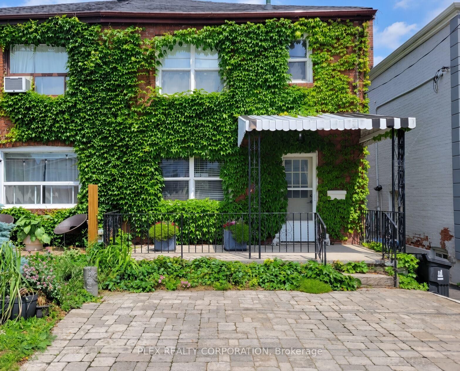 Property Photo:  357 Victoria Park Avenue  ON M4E 3S9 