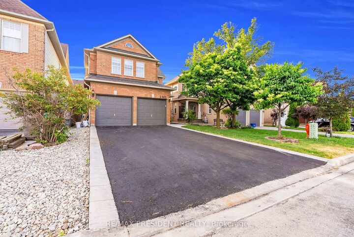 Property Photo: 2362 Bankside Drive ON L5M 6E3