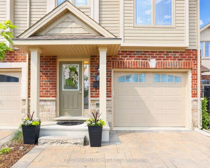 Property Photo:  1061 Eagletrace Drive 73  ON N6G 0T3 