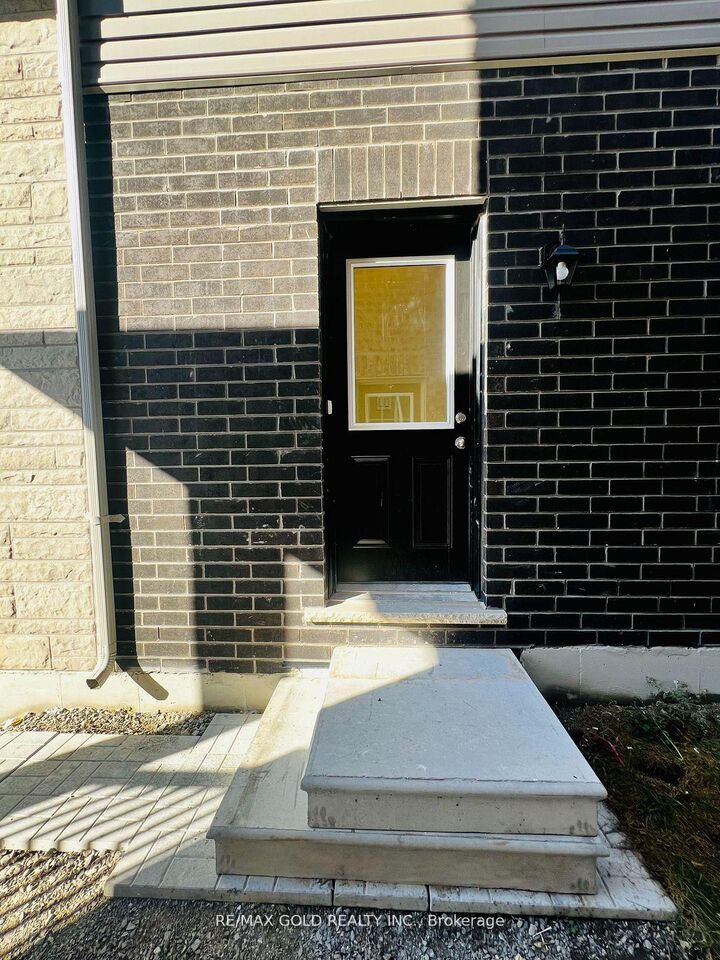 Photo de la propriété: 24 Hylton Drive Unit 1- Basement ON L9J 0W5