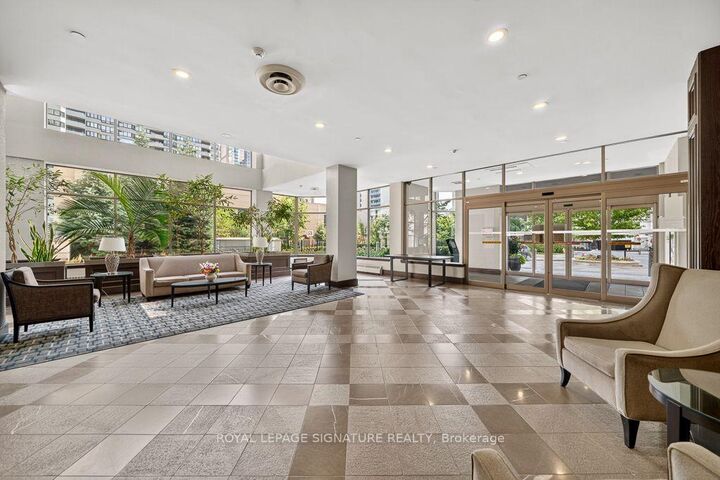 Property Photo:  30 Greenfield Avenue Ph14  ON M2N 6N3 