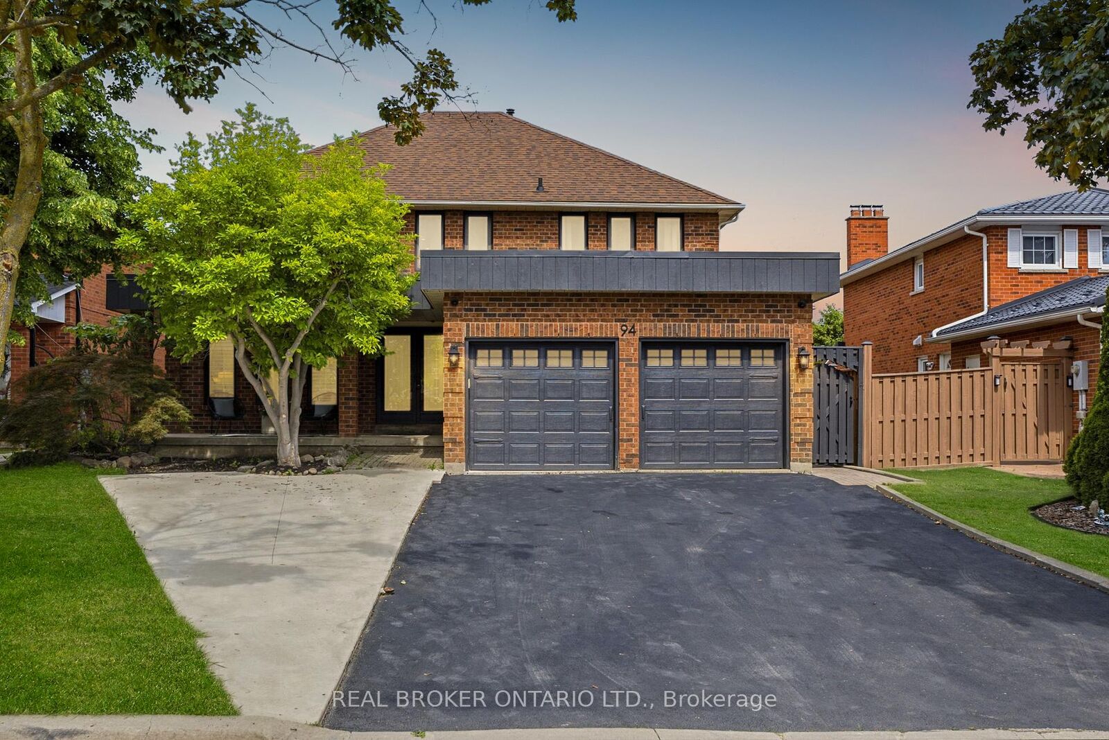 Property Photo: 94 Roxana Avenue ON L4L 3Y8