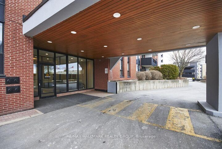 Property Photo:  2951 Riverside Drive 801  ON K1V 8W6 