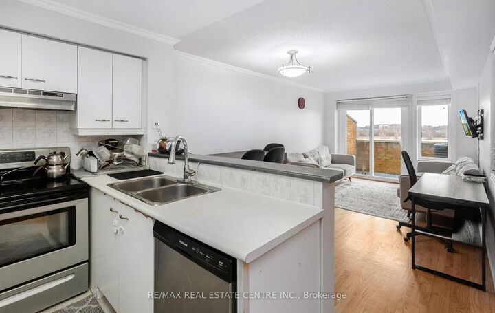 Property Photo:  45 Bristol Road E 68  ON L4Z 3P5 