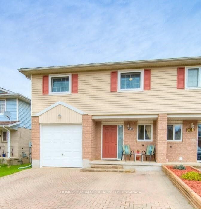Property Photo:  806 Fairway Crescent  ON N2A 4B5 
