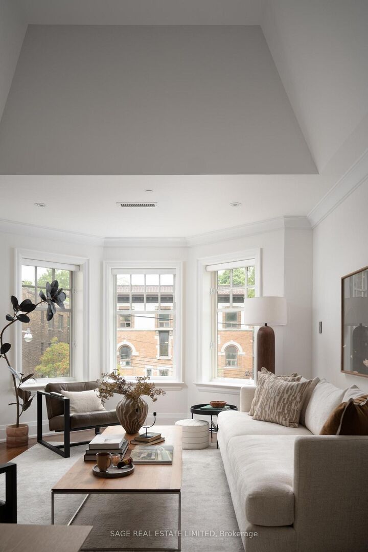 Property Photo:  319 Lonsdale Road 3D  ON M4V 1X3 