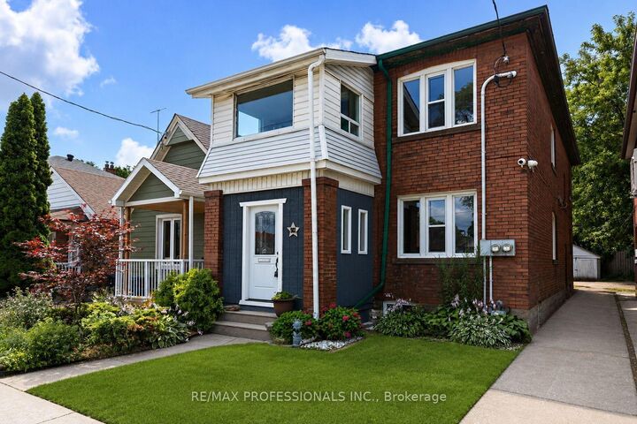 Property Photo:  502 Jane Street  ON M6S 4A2 