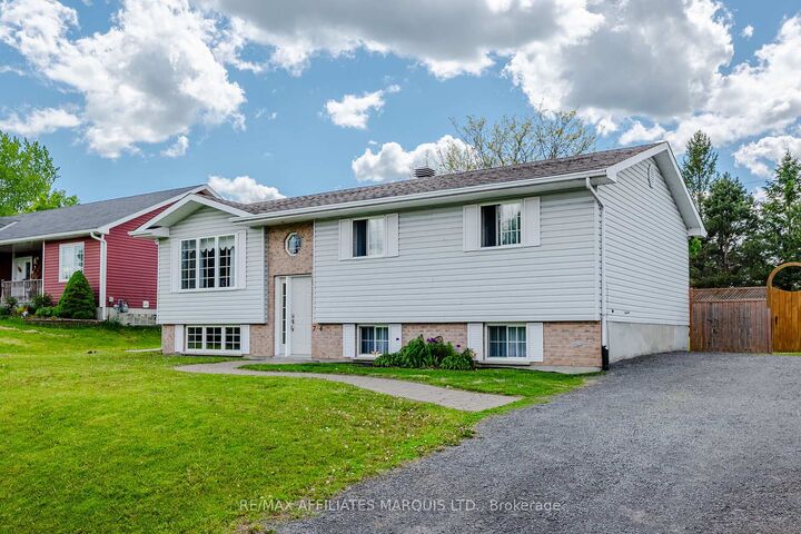 Property Photo:  74 Columbia Avenue  ON K0C 1P0 