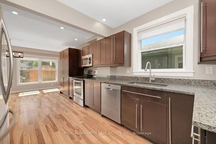 Property Photo:  1072 Richard Avenue  ON K1H 8C4 