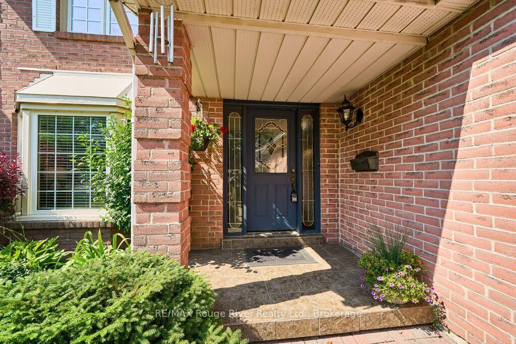 Property Photo:  939 Catskill Drive  ON L1J 8J9 