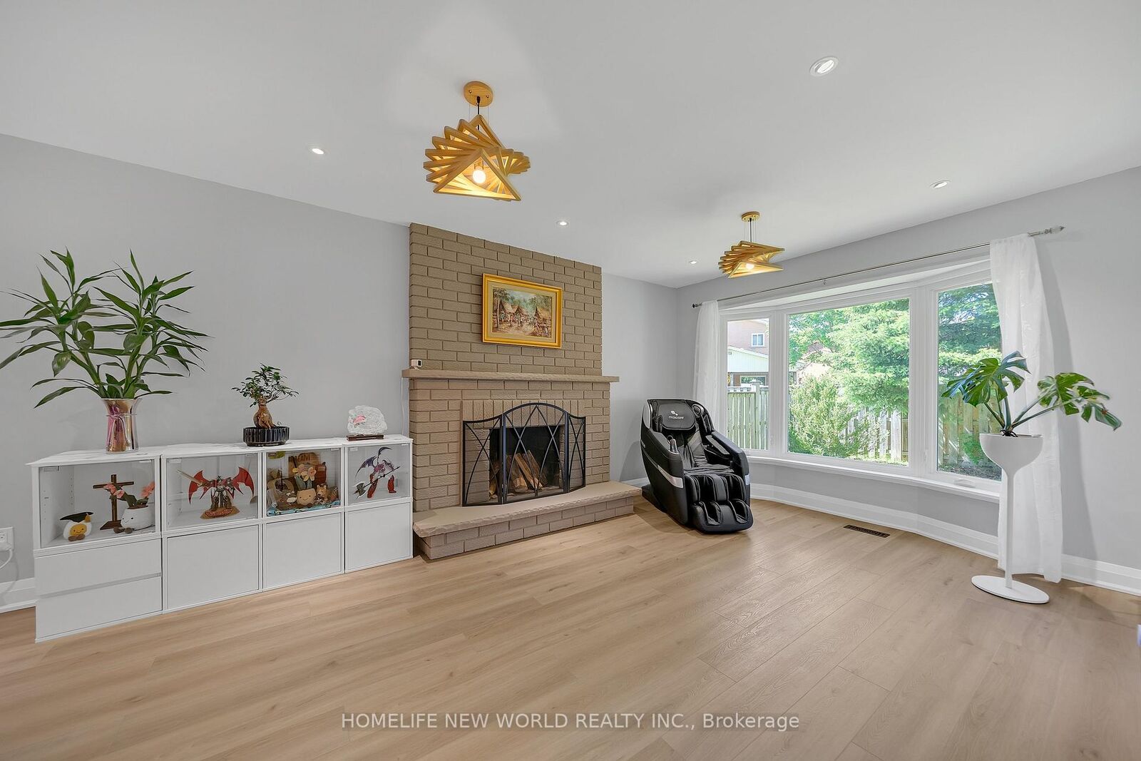 Property Photo: 351 Millard Street ON L4A 5S4