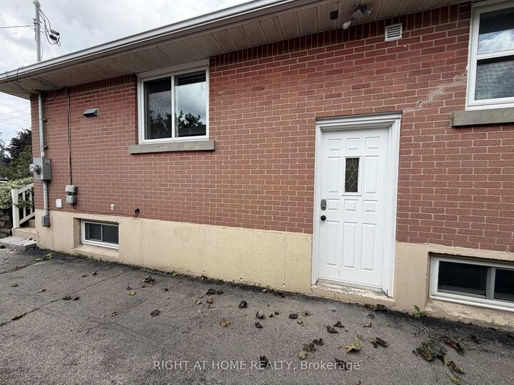 Property Photo:  830 Brucedale Avenue E Lower  ON L8T 1L3 
