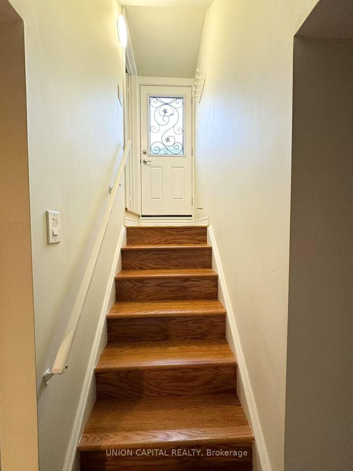 Property Photo:  46 Clover Street Bsmt  ON L6E 1L3 