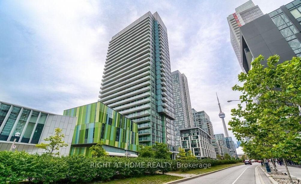 Property Photo: 170 Fort York Boulevard 204 ON M5V 0E6