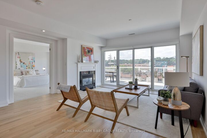 Property Photo: 473 Dupont Street 7 ON M6G 1Y6