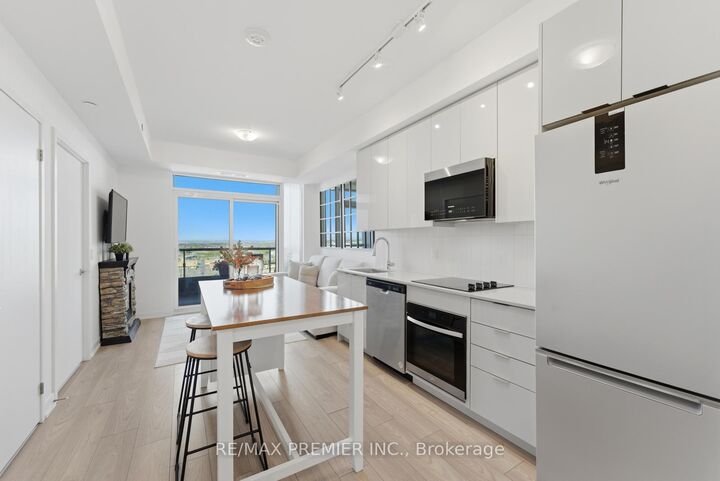 Property Photo:  10 Abeja Street 1512  ON L4K 0R4 