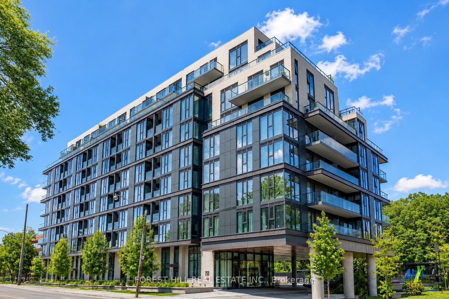 Property Photo: 250 Lawrence Avenue W 810 ON M5M 1B2