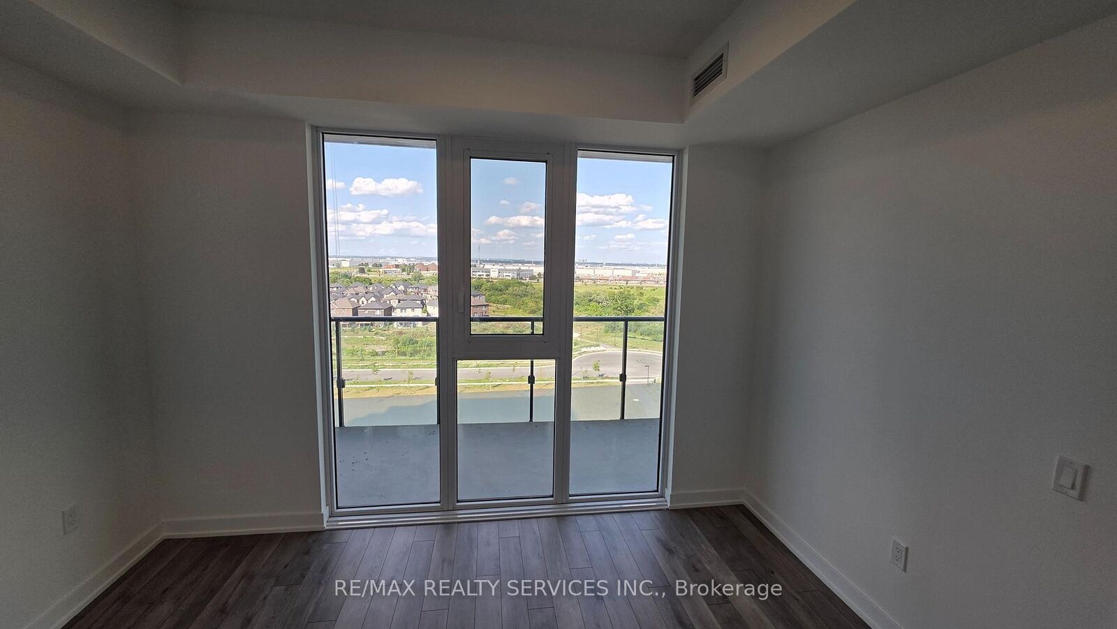 Property Photo:  15 Skyridge Drive 2410  ON L6P 4S3 