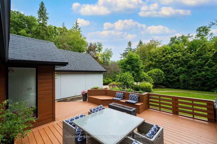 Property Photo: 38 Hilltop Boulevard ON L0H 1G0