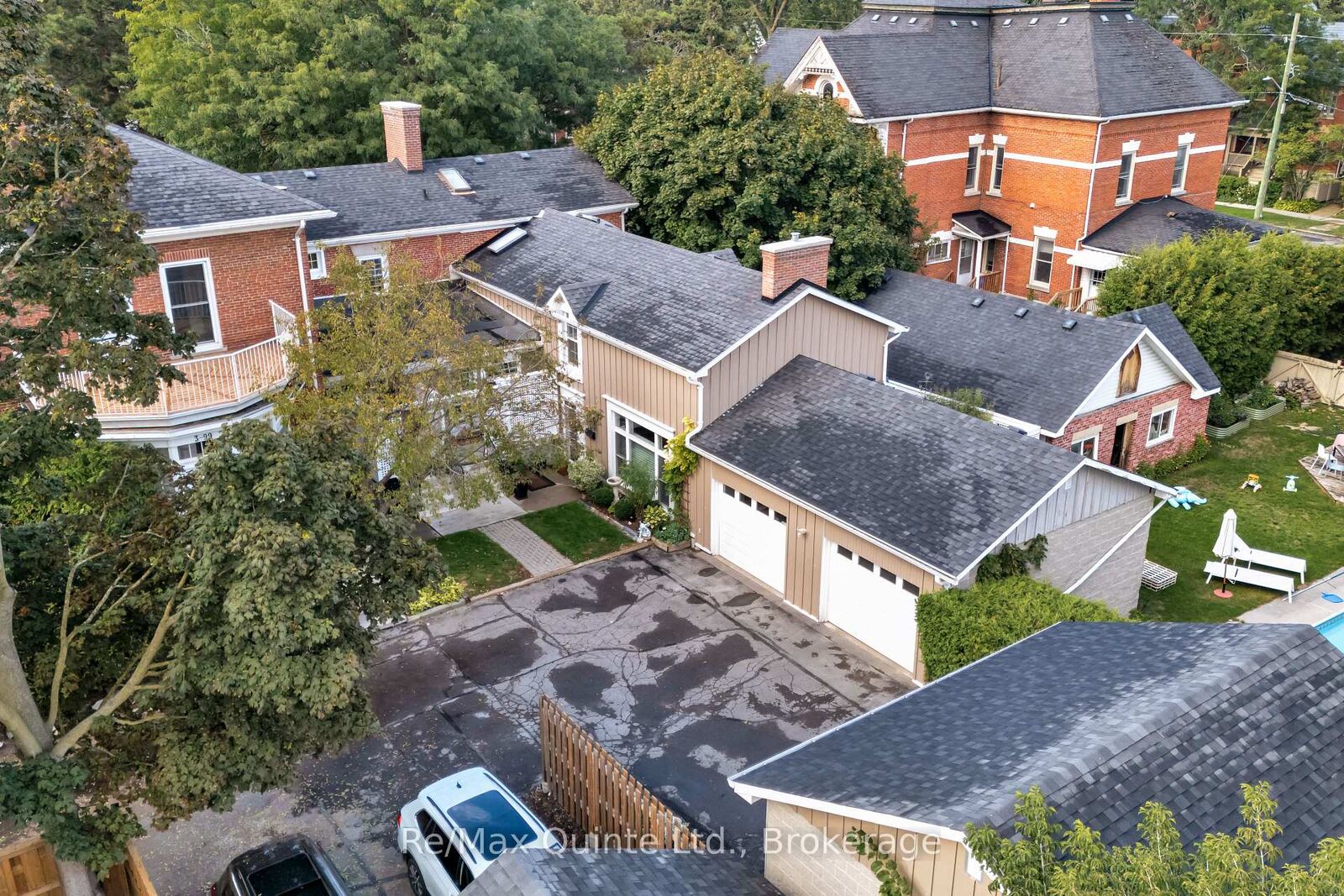 Property Photo:  99 Bridge Street E 5  ON K8N 1M2 