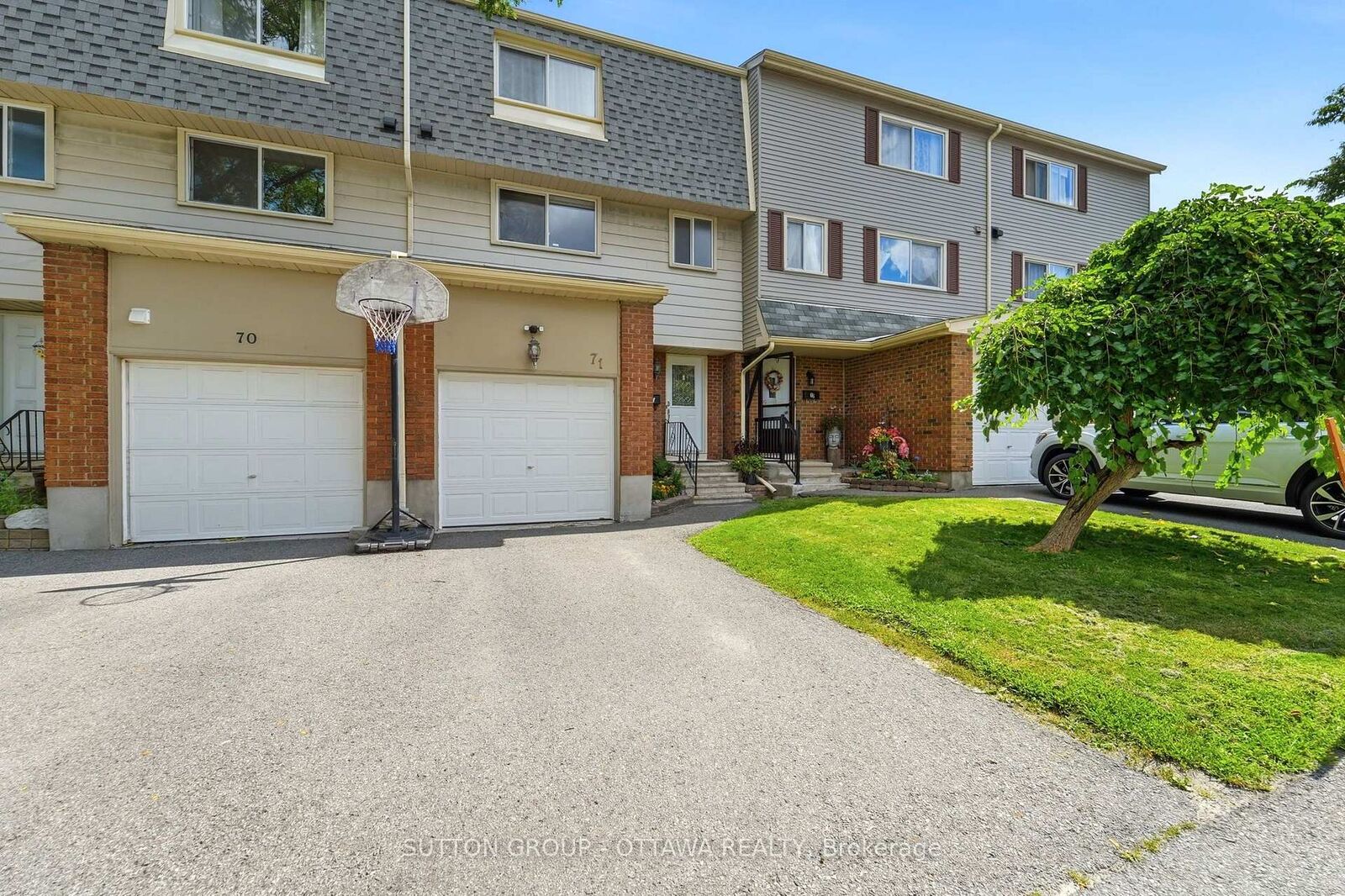 Property Photo:  2415 Southvale Crescent 71  ON K1B 4V1 
