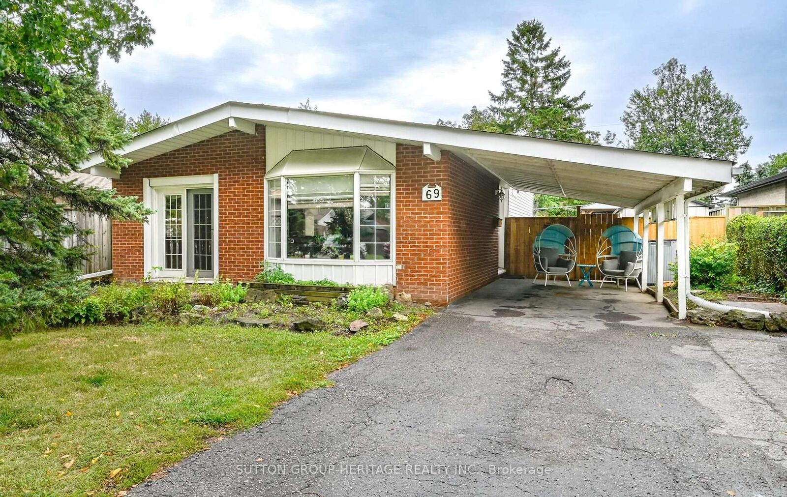 Property Photo: 69 Clements Road E ON L1S 1L3