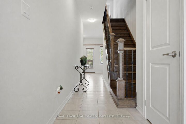 Property Photo:  