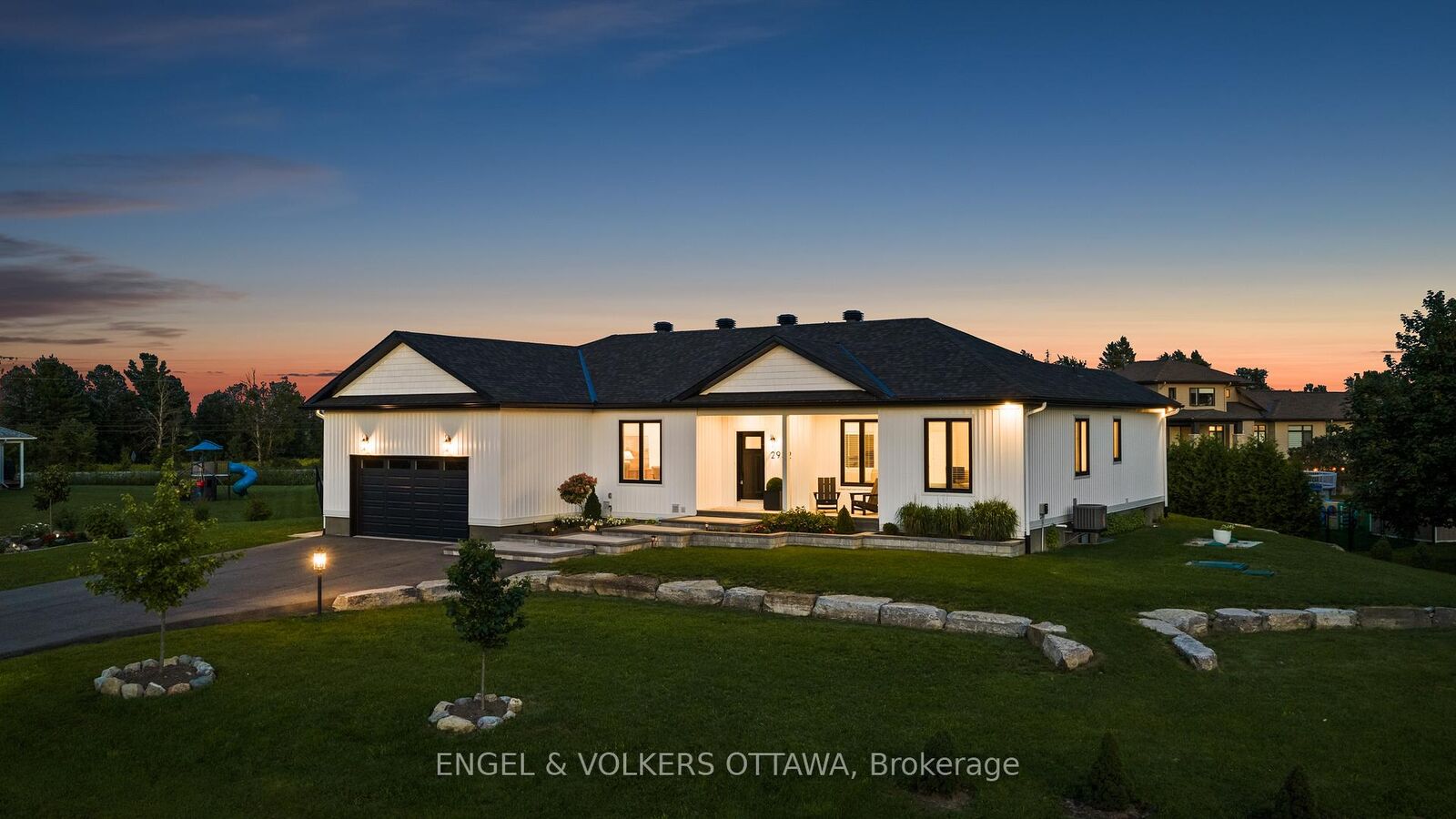 Property Photo: 2932 Danbury Way ON K0A 2T0
