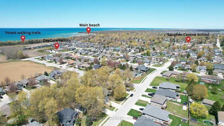 Property Photo: 325 Gingrich Crescent ON N0H 2C1