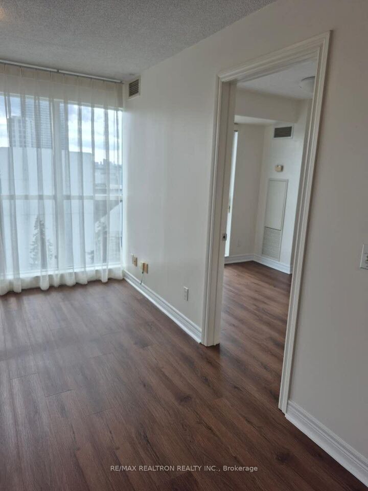 Property Photo:  60 Town Centre Court 909  ON M1P 0B1 