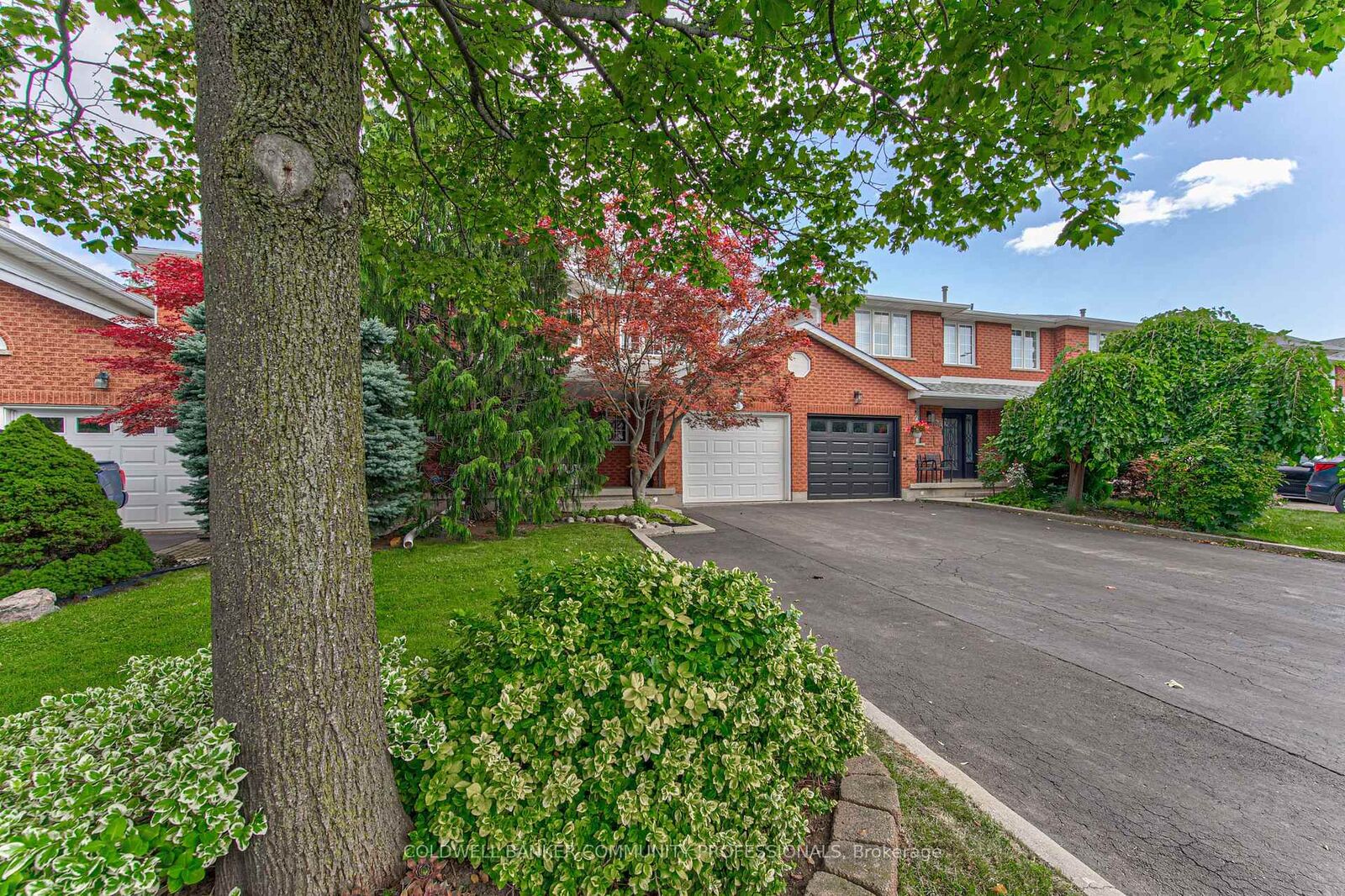 Property Photo: 86 Chelsea Crescent ON L8E 5R8