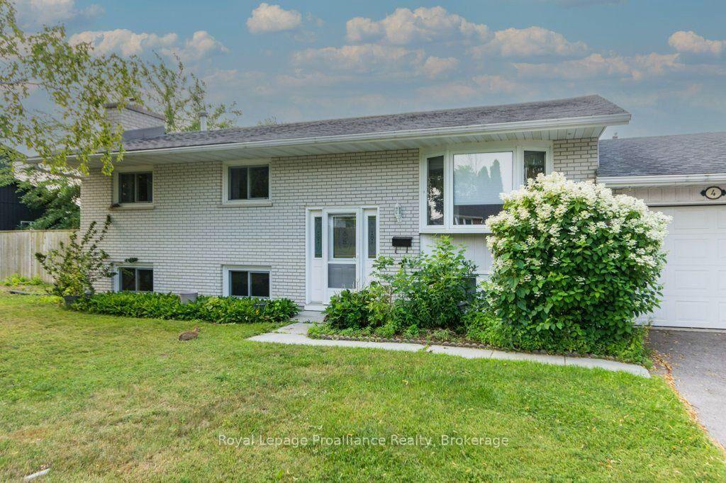 Property Photo:  4 O'Neil Crescent  ON K8V 5Y6 