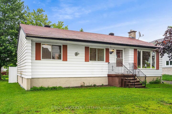 Property Photo:  871 Notre Dame Street  ON K4K 1G3 