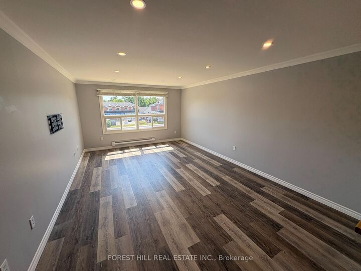 Property Photo:  130 King Street E 5  ON L1C 1N7 