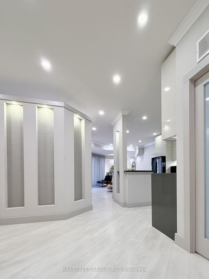 Property Photo: 55 Harbour Square 606 ON M5J 2L1