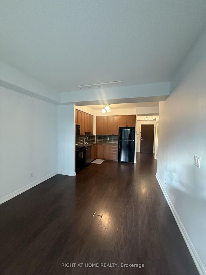 Property Photo:  151 Village Green Square 204  ON M1S 0K5 