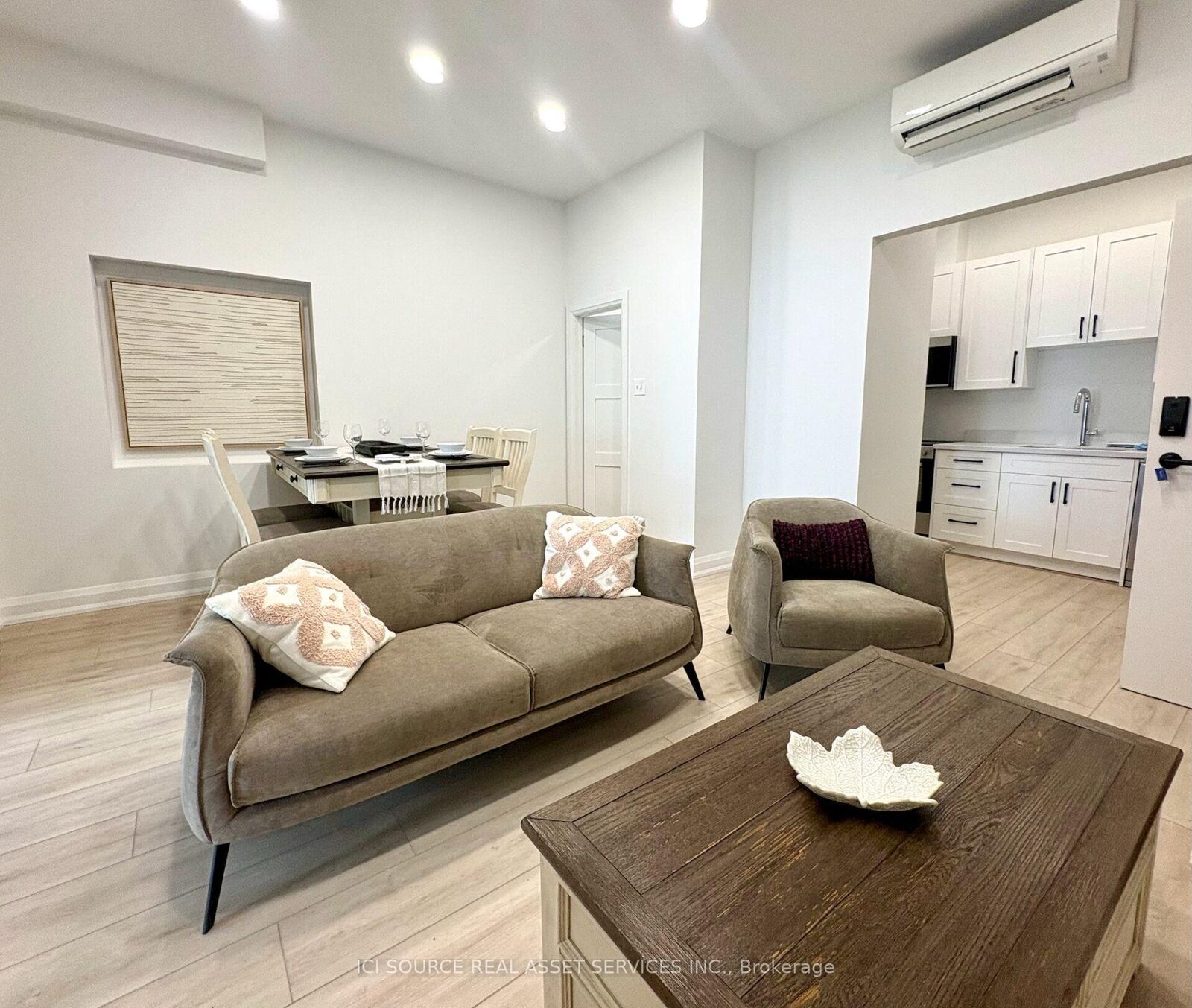 Property Photo:  754 Queen Street E 1  ON M4M 1H4 