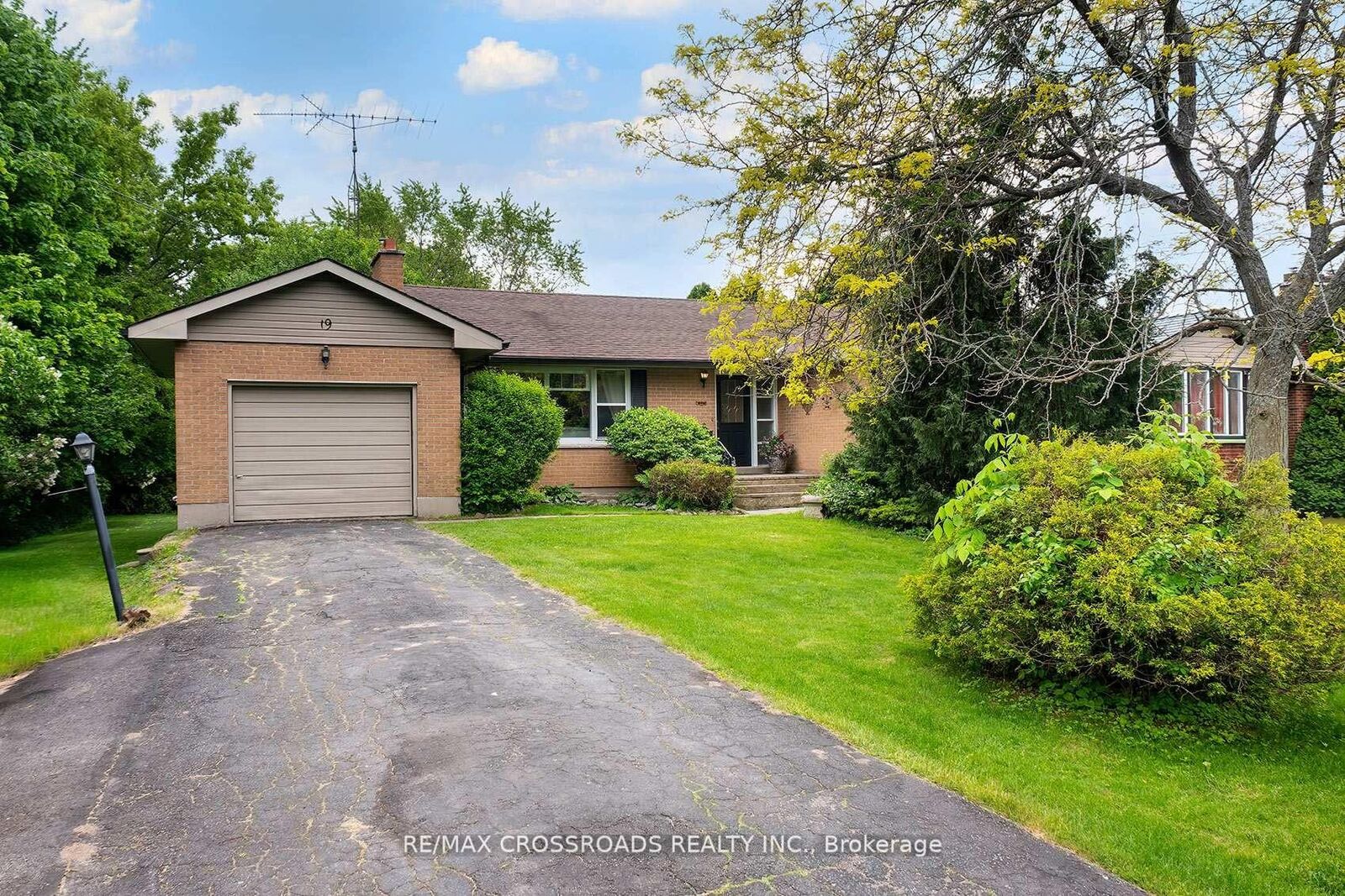 Property Photo: 19 Orchard Avenue ON K9A 1T1