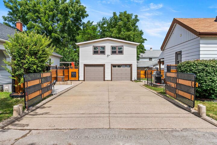 Property Photo:  85 Pine Street S  ON L2V 3L8 