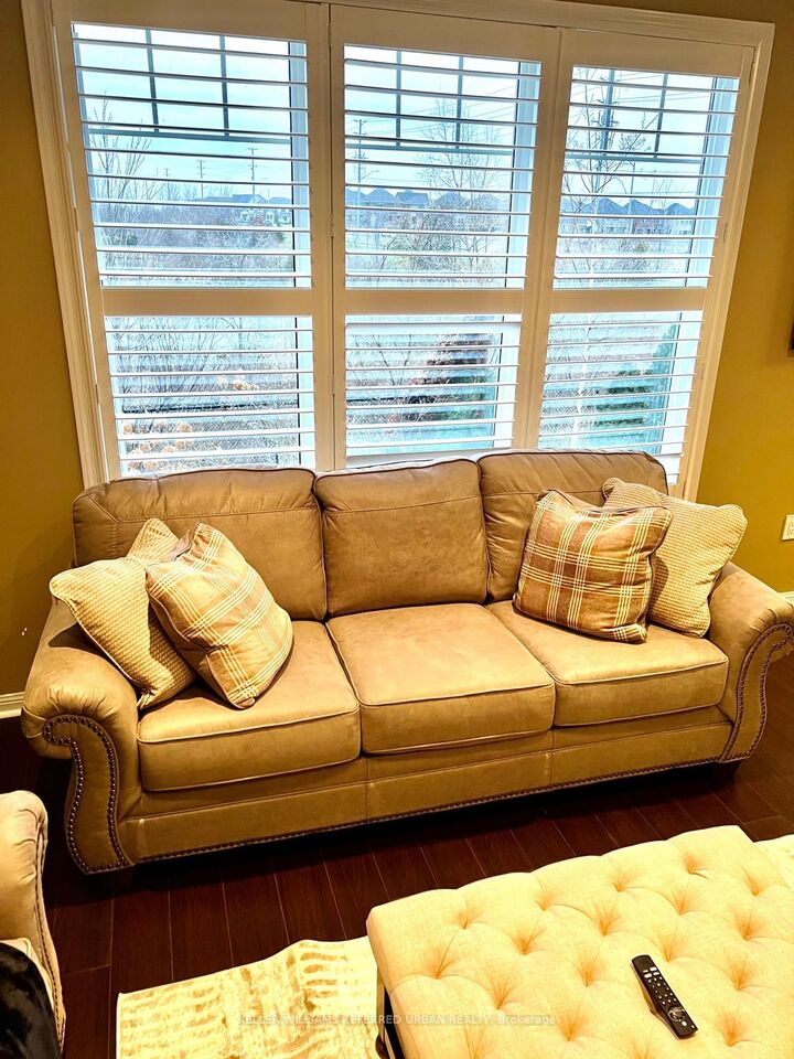 Property Photo:  1063 Farmstead Drive  ON L9T 8G5 