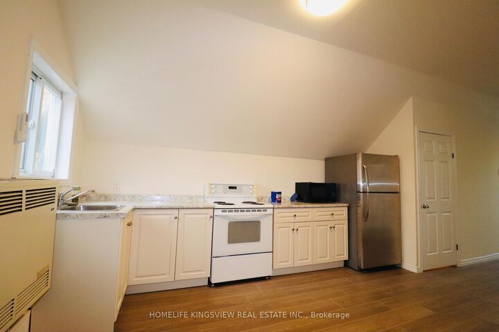 Property Photo:  647 Talbot Street A  ON N5P 1C9 