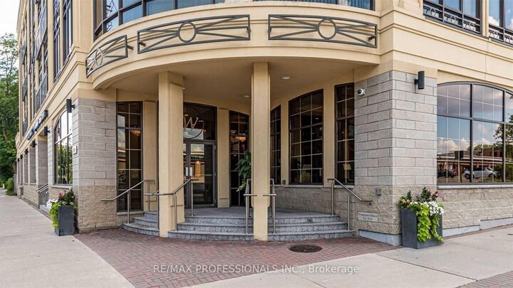 Property Photo:  205 Lakeshore Road W 208  ON L6K 1B3 