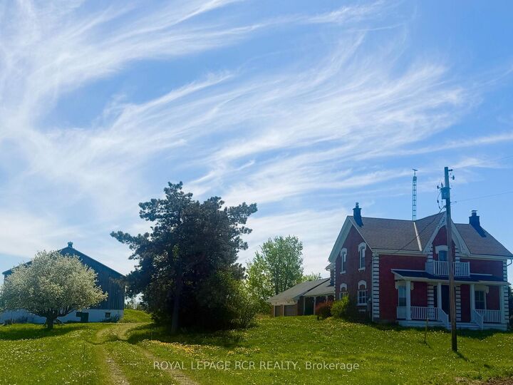 5600 Fourth Line — photo 1