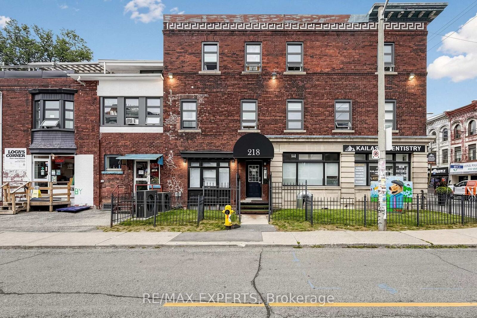 Property Photo:  218 Close Avenue 204  ON M6K 1M3 