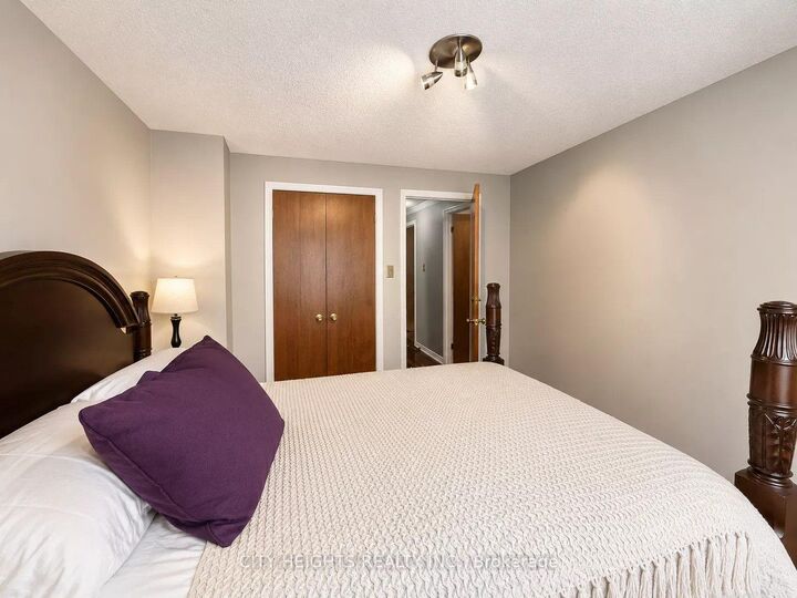 Property Photo:  1487 Jalna Boulevard Upper  ON N6E 3C4 